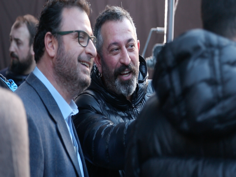 Cem YILMAZ...ABİSİNİ REKLAM ÇEKİMLERİNDE YALNIZ BIRAKMADI!..