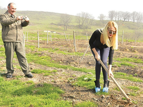 Esra -Ceyda Ersoy... FİDAN DİKME CEZASINI NASIL ÇEKTİLER?