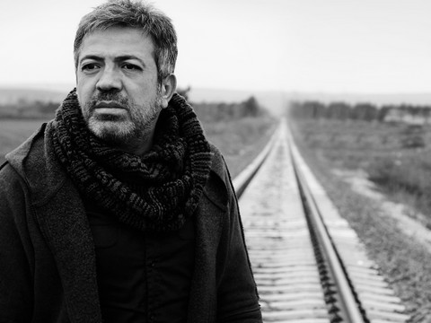 Ali Altay..."BİLİNMEYEN SAATİ UYGULAMASI"NI KLİPLENDİRDİ!..