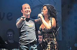 Niran Ünsal... TOLGA ÇEVİK'E ŞARKI SÖYLETEMEDİ...