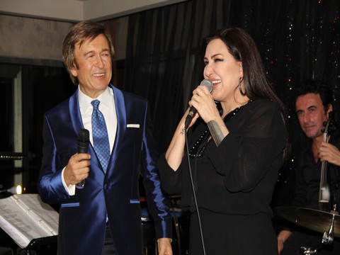 Erol Evgin… HEM SAHNEDE, HEM DE PROVADA YALNIZ KALMIYOR…