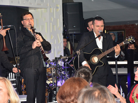 Ferhat Göçer... KADINLAR GÜNÜNE ÖZEL REPERTUAR!