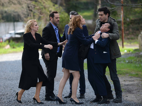 Eve Dönüş...LEYLA'NIN KADERİ KÜRŞAT'IN ELLERİNDE!