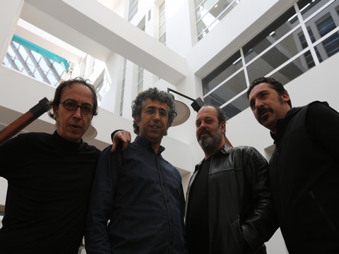 İhtiyaç Molası..."KAPILAR" KLİBİYLE MÜLTECİ SORUNUNA DİKKAT ÇEKİYOR‏!..