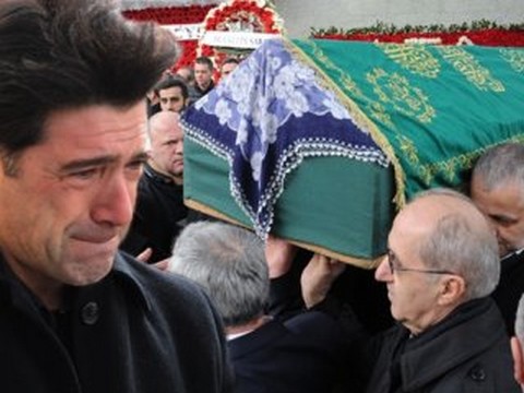Hakan Ural...ANNESİNİ SON YOLCULUĞUNA UĞURLADI!..