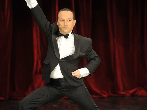 Tolga Çevik...YENİ GÖSTERİSİ "MÜDÜR NE'APTIN" A YOĞUN İLGİ!..