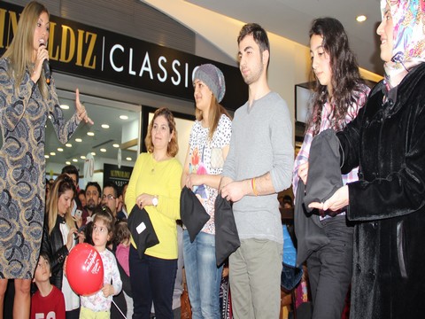 Çağla Şikel...ERZURUM'DA YOĞUN İLGİ!..