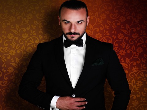 Mustafa Açıkgöz..."BAL ACISI" İLE TÜRKÜSEVERLERİN KARŞISINDA!..