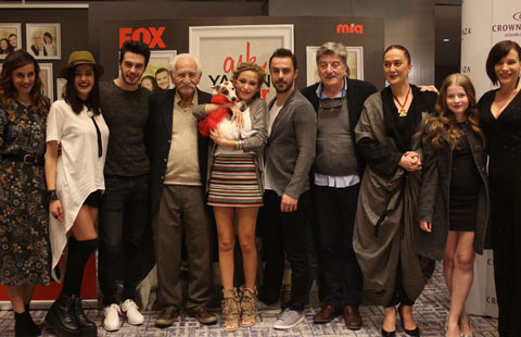 Aşk Yalanı Sever... İLK BÖLÜMÜNÜ TÜM KADRO BİRLİKTE İZLEDİ!