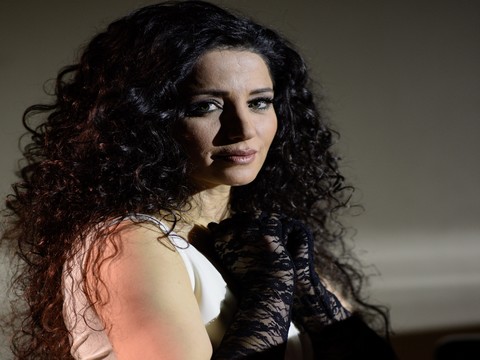 Deniz Toprak...İKİ YIL ARADAN SONRA YENİ SİNGLE YENİ HEYECAN!..