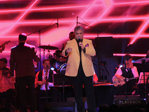 Cengiz Kurtoğlu... 32. YILINI SAHNEDE KUTLADI!