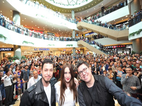 'Küçük Esnaf'...FİLM EKİBİNE İZMİR'DE YOĞUN İLGİ!..