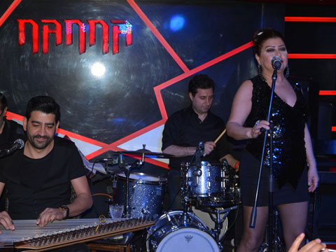 Yeliz... NANNA'DA ROMANTİK GECELER!