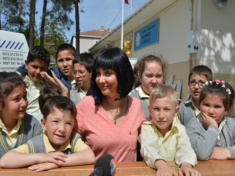 “Evrim Akın ile Ev Kuşu”...EVRİM AKIN VE EKİBİ OKULU BAŞTAN AŞAĞI YENİLEDİ!‏..