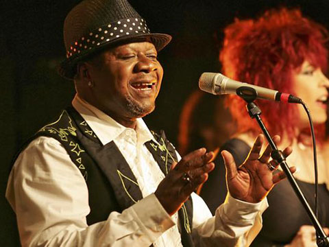 Kongolu Papa Wemba... SAHNEDE ÖLDÜ!