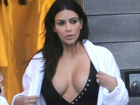 Kim Kardashian... MAYOSUNU GİYDİ, ORTALIĞA ÇIKTI!