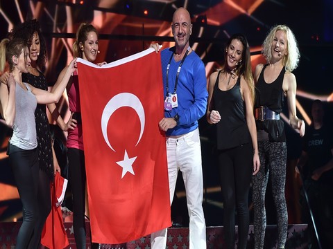 Serhat Hacıpaşalıoğlu...TÜRK BAYRAĞINI EUROVİSİON SAHNESİNE TAŞIDI‏!..