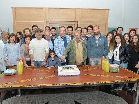 ARKA SOKAKLAR 400.BÖLÜMÜNÜ KUTLUYOR