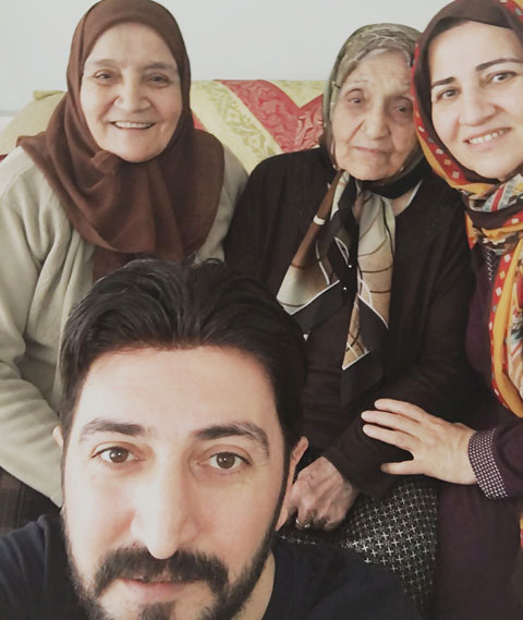 Ferman Toprak... SAHNEDEN İNDİ, ANNESİNİN YANINA KOŞTU!