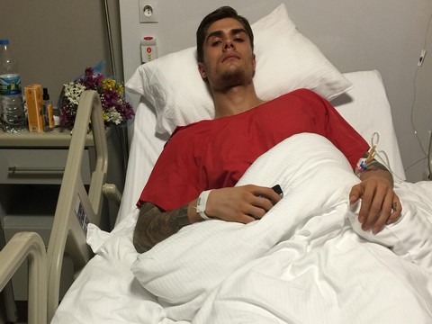 Barış Murat Yağcı...YAKIŞIKLI OYUNCU, AŞIL TENDONUNDAN AMELİYAT OLDU!..