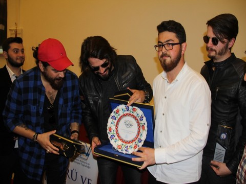 'Filinta'...ÖDÜLE DOYMAK BİLMİYOR!..