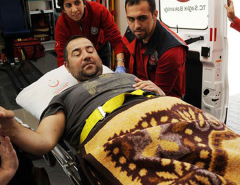 Ata Demirer... MOTORSİKLET KAZASI GEÇİRDİ!