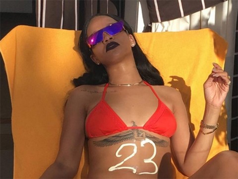 Rihanna...SEKSİ ŞARKICIDAN NBA YILDIZI LEBRON'A GÖBEKTEN DESTEK!..