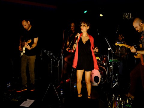 Burcu Kısakürek...İTÜ ÖĞRENCİLERİNE BEYOĞLU'NDA ÜCRETSİZ KONSER!..