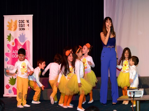 Aslı Demirer...BU KEZ İŞİTME ENGELLİ ÇOCUKLAR İÇİN SÖYLEDİ!..