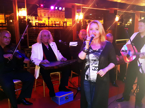 Özlem Özel… BERTAN ÜSKÜDARLI’NIN SÜRPRİZ KONUĞU…