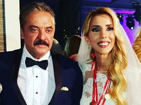 Mesut Akusta... EŞİNE ÇİRKİN SALDIRI!