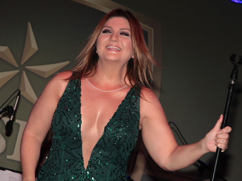 Sibel Can... KIBRIS'TA 'ARABESQUE' COŞKUSU!