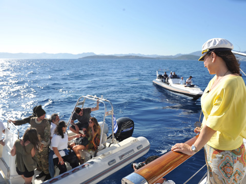 "Demet Akbağ ile Çok Aramızda"...  TARİHİ ESER KAÇAKÇILARINDAN İNSAN KAÇAKÇILARINA!