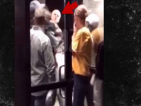 Justin Bieber...OTELDE TEKME TOKAT KAVGA ETTİ!..