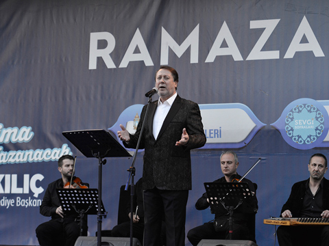 Ahmet Özhan... MALTEPE'DE RAMAZAN ÇOŞKUSU!