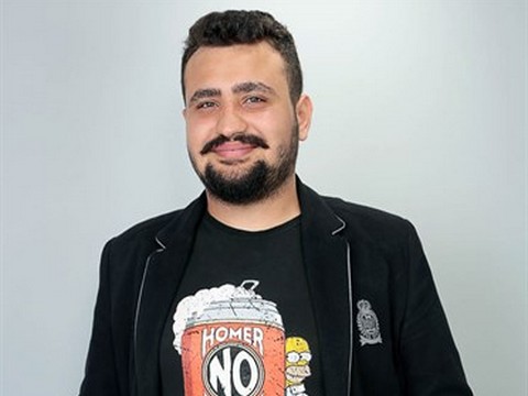 Ali Rıza Tanyeli..."ÇİFTE SAADET"İN KAPICI HURŞUT'U BEYAZ PERDEDE DE ÇOK GÜLDÜRECEK!..