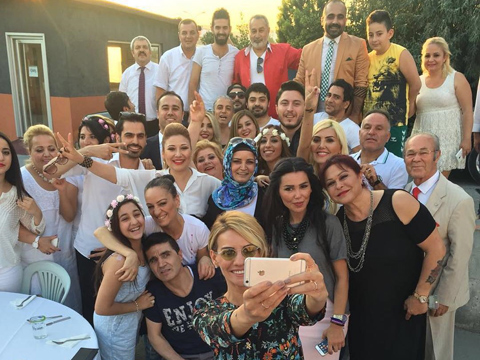 Esra Erol... İFTAR YEMEĞİ VERDİ!