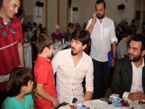 Dünya Yetimler Günü...ESENLER BELEDİYESİ'NİN ANLAMLI İFTAR YEMEĞİ!..