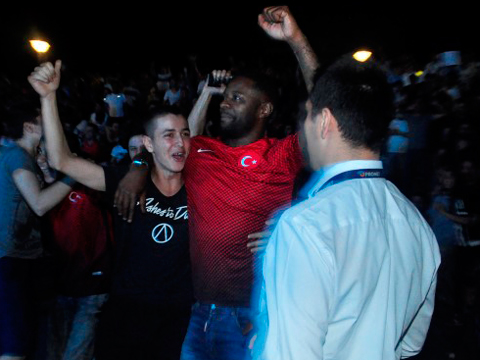 Pascal Nouma... MİLLİLER ONU DA HAVALARA UÇURDU!..