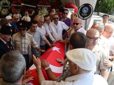 Yaşar Nuri Öztürk... SON YOLCULUĞUNA UĞURLANDI!