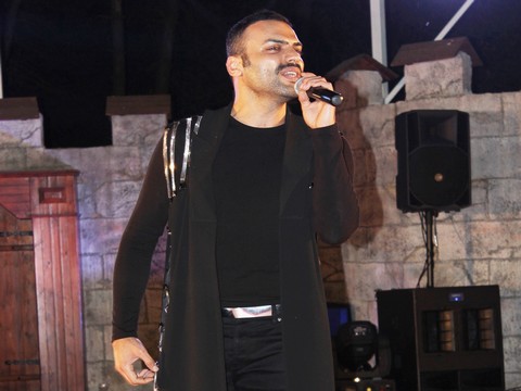 Levent Şahin..."SAHNEDE CİNSİYETSİZİM"!..