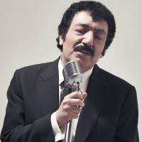 Müslüm Gürses... SAHNEME ARTIK JİLET DEĞİL, ÇİÇEK ATIYORLAR!