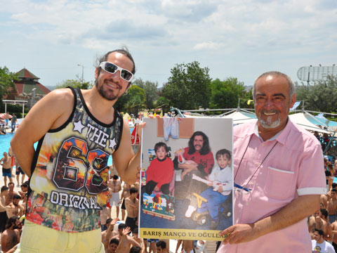 Doğukan Manço... DUYGULANDIRAN FOTOĞRAF!