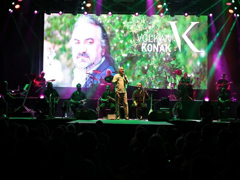 Volkan Konak...ÇEŞME'DE DUYGU SELİ!..