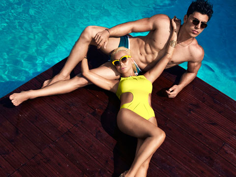 Yonca Evcimik.... YİNE ÇOK CESUR!