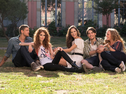 Arkadaşlar İyidir...  DİZİ SETİNDEN İLK KARELER!