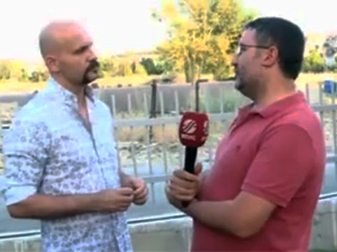 İnanılır gibi değil... BEYAZ TV MUHABİRİ ATALAY DEMİRCİ'NİN YÜZÜNE TÜKÜRDÜ!