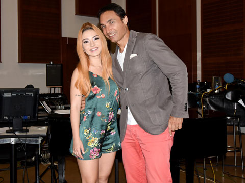 Ece Seçkin... YENİ MÜTEVAZİ POPSTAR!