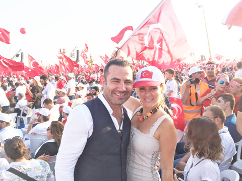 Ömür Gedik - Ferhat Göçer... TÜRK BAYRAĞI ALTINDA!