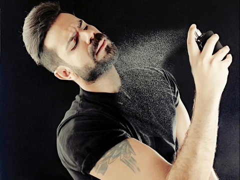 Emir Tuzlu..."PARFÜM" Ü BU YAZ ÇOK KONUŞULACAK!..